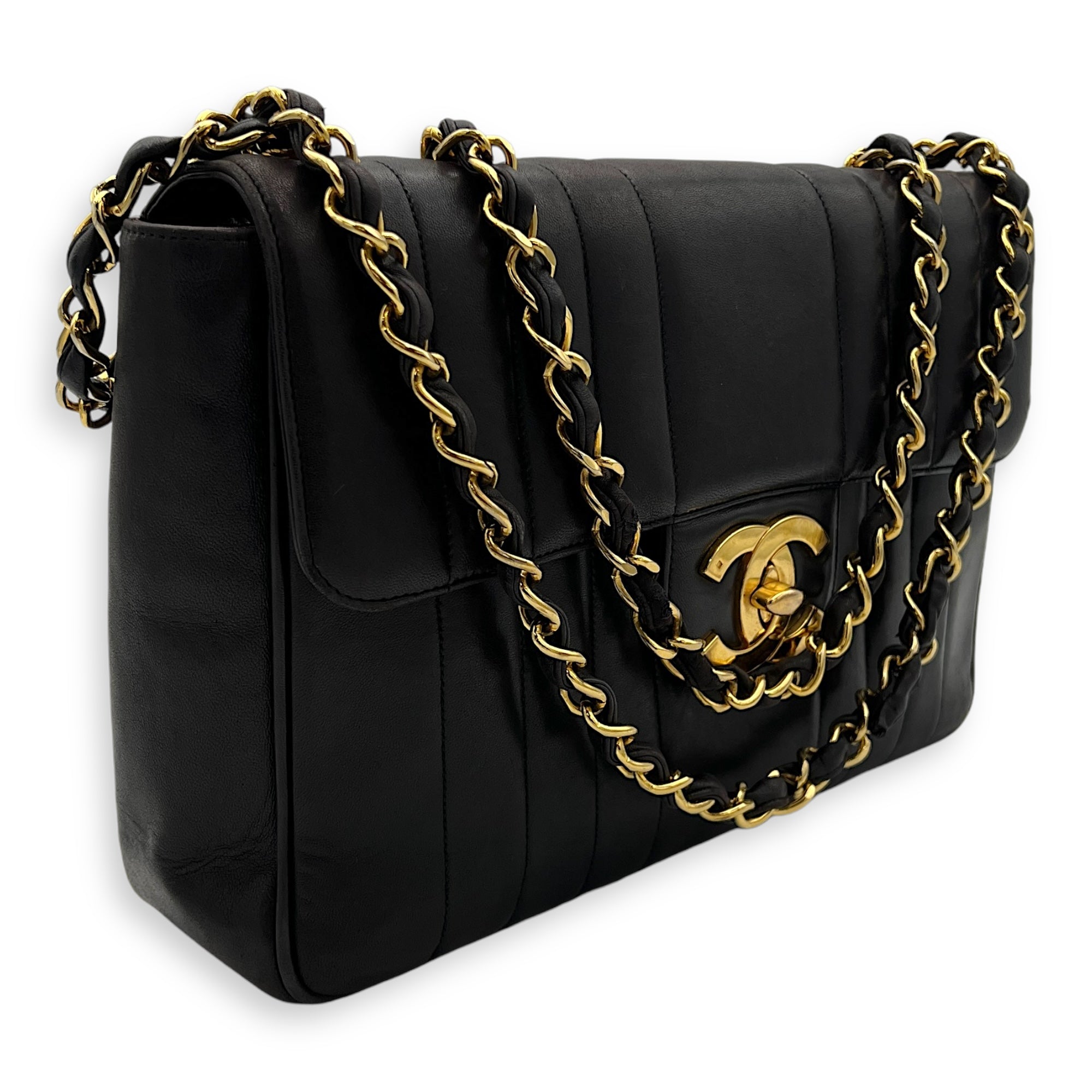 CC Jumbo Vintage Flap Black Shoulder Bag in Lambskin, Gold hardware - Image 4
