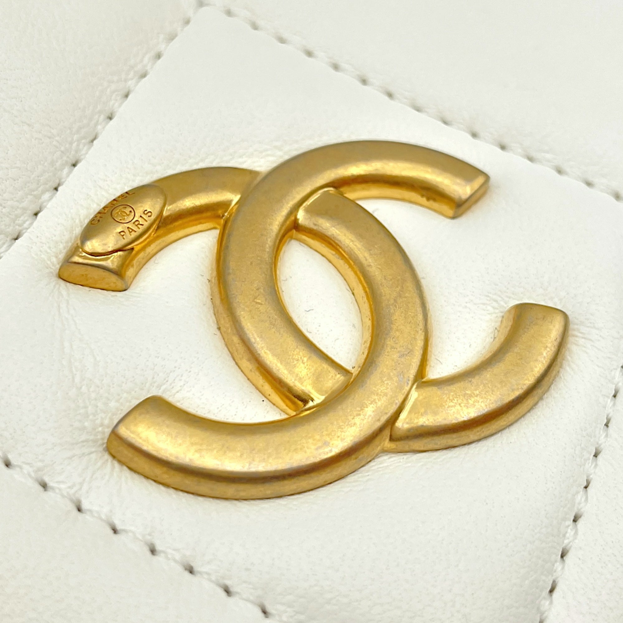 Diamond Quilted CC White Crossbody Bag in Lambskin, Gold hardware - Image 7