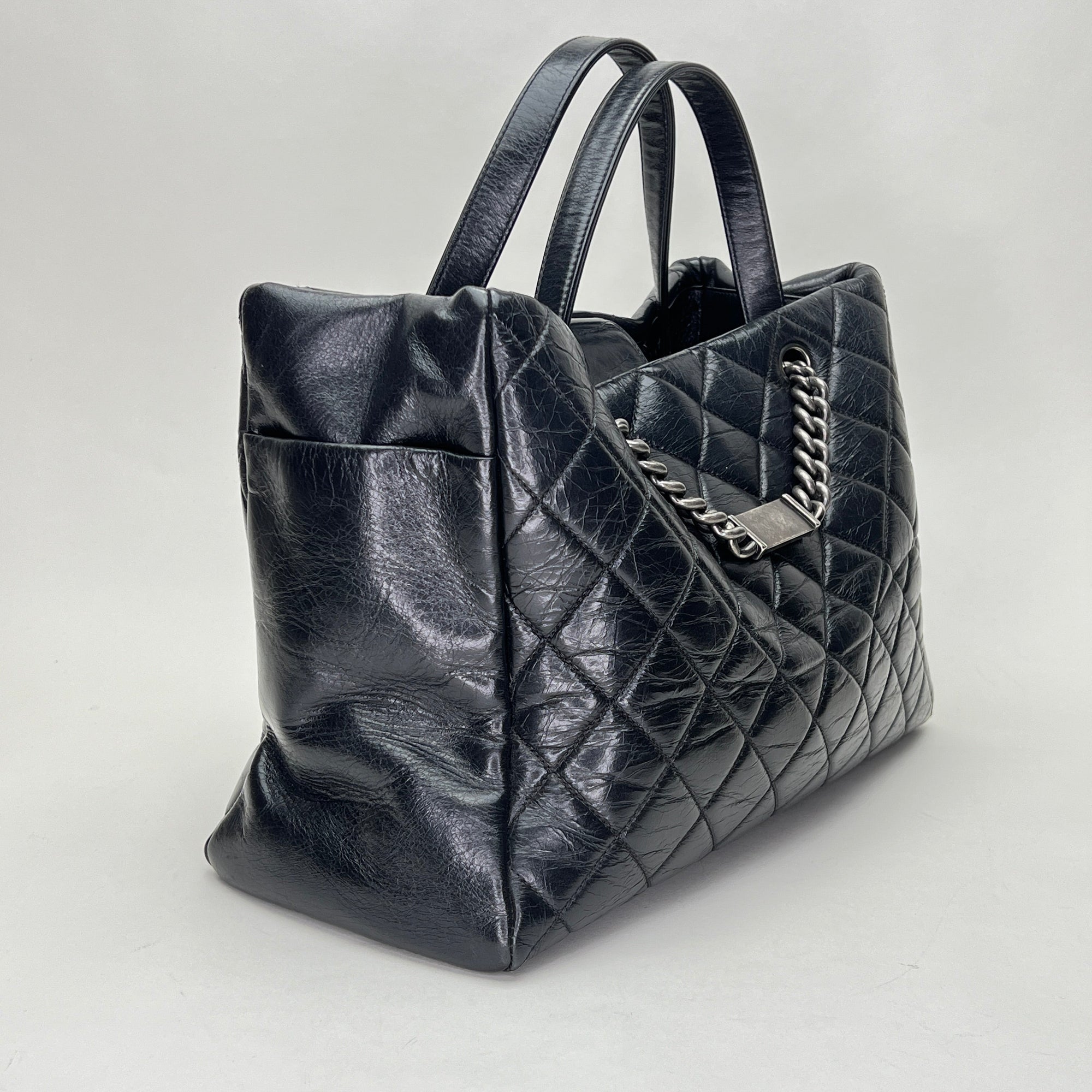 Glazed Quilted Nameplate Tote Tote bag in Calfskin, Ruthenium Hardware - Image 4