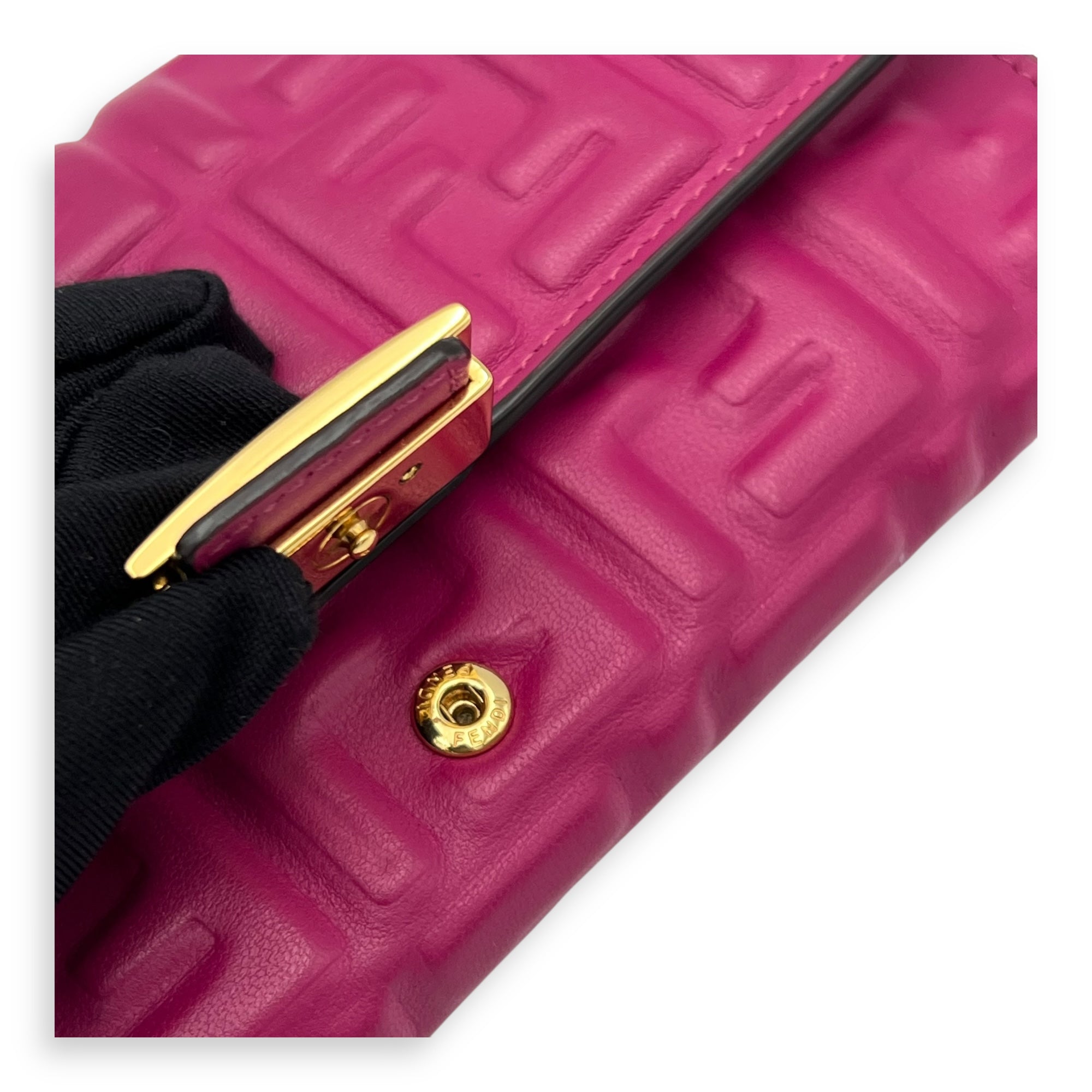 Baguette Wallet On Chain Pink in Calfskin, Gold hardware - Image 8