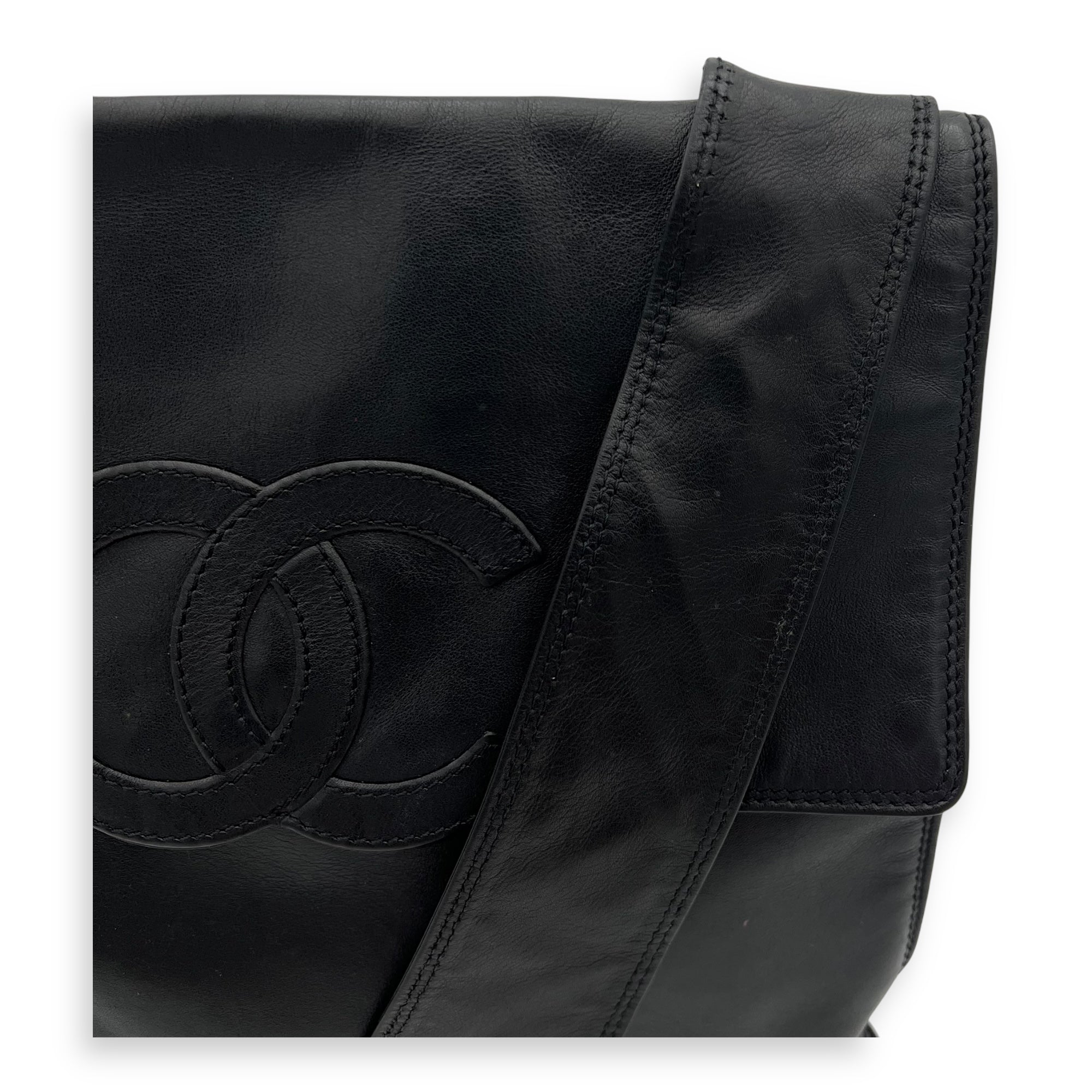 Vintage CC Black Crossbody Bag in Calfskin, Gold hardware - Image 9