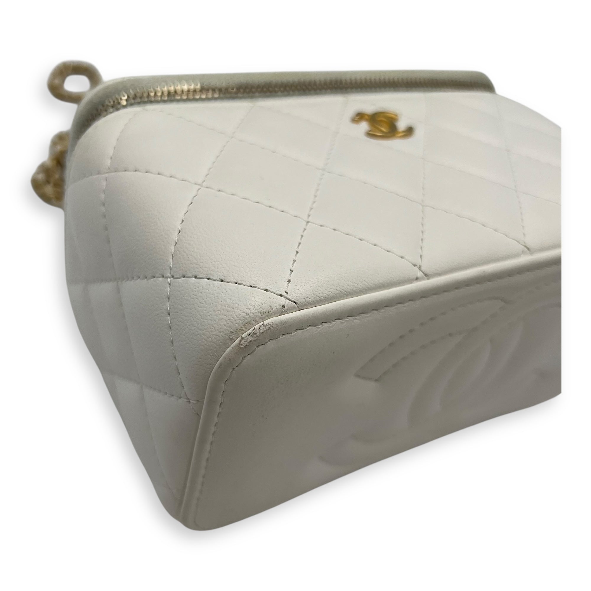 Pearl Crush Vanity Bag White in Lambskin, Gold hardware - Image 9